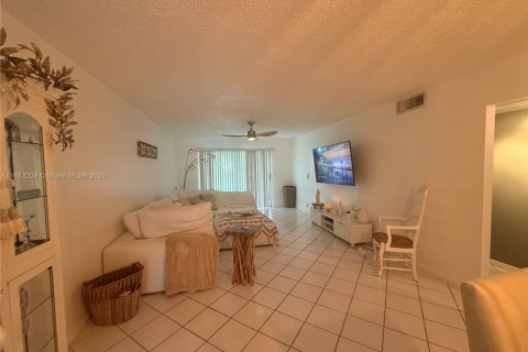 Condominio en venta en Coconut Creek, Florida, 2 dormitorios, 107.4 m2 № 1836364 - foto 7