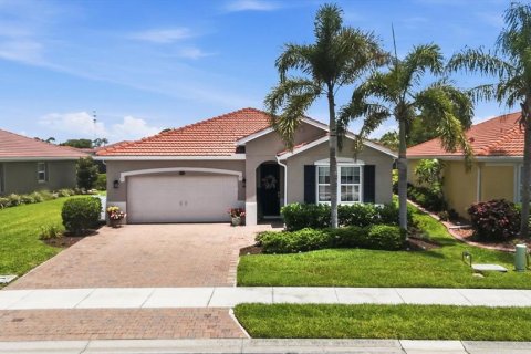 House in Venice, Florida 2 bedrooms, 169.45 sq.m. № 2091598 - photo 1