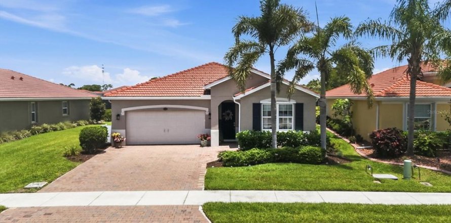 House in Venice, Florida 2 bedrooms, 169.45 sq.m. № 2091598