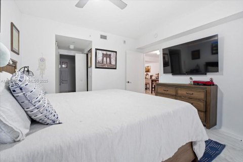 Купить кондоминиум в Майами, Флорида 1 спальня, 90.95м2, № 1987677 - фото 22