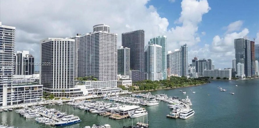 Кондоминиум с 1 спальней в Майами, Флорида № 1987677