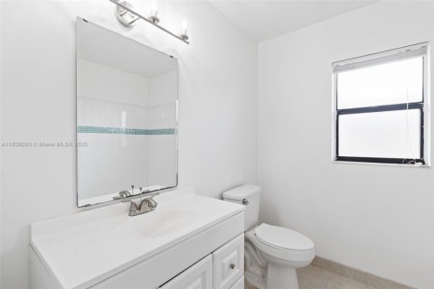 House in Sunrise, Florida 3 bedrooms, 106.28 sq.m. № 1825883 - photo 17