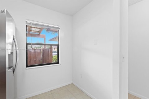 House in Sunrise, Florida 3 bedrooms, 106.28 sq.m. № 1825883 - photo 9