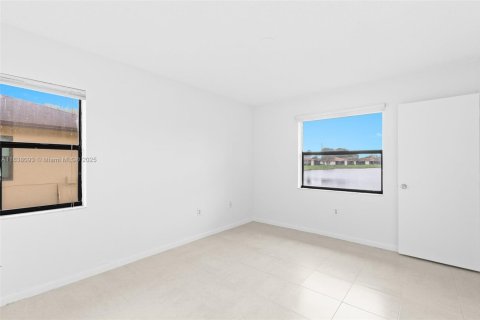 House in Sunrise, Florida 3 bedrooms, 106.28 sq.m. № 1825883 - photo 12