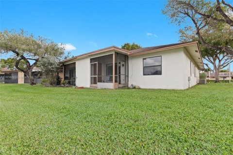 House in Sunrise, Florida 3 bedrooms, 106.28 sq.m. № 1825883 - photo 25