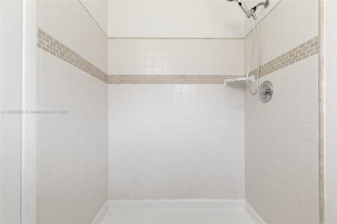 House in Sunrise, Florida 3 bedrooms, 106.28 sq.m. № 1825883 - photo 15