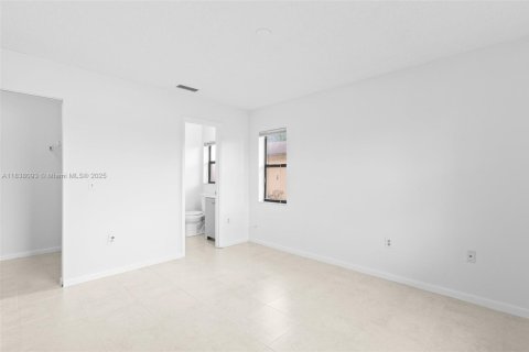 House in Sunrise, Florida 3 bedrooms, 106.28 sq.m. № 1825883 - photo 13