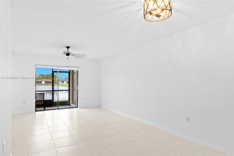 House in Sunrise, Florida 3 bedrooms, 106.28 sq.m. № 1825883 - photo 4