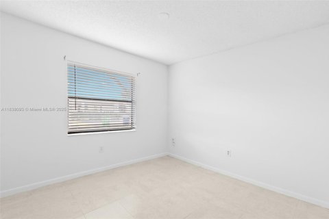 House in Sunrise, Florida 3 bedrooms, 106.28 sq.m. № 1825883 - photo 19