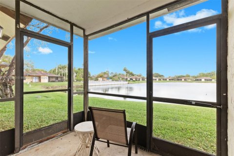 House in Sunrise, Florida 3 bedrooms, 106.28 sq.m. № 1825883 - photo 21