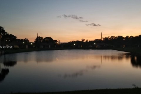 House in Sunrise, Florida 3 bedrooms, 106.28 sq.m. № 1825883 - photo 24