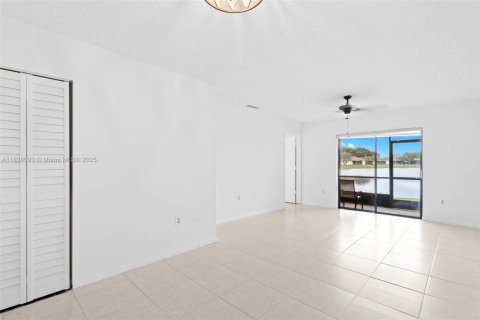House in Sunrise, Florida 3 bedrooms, 106.28 sq.m. № 1825883 - photo 5