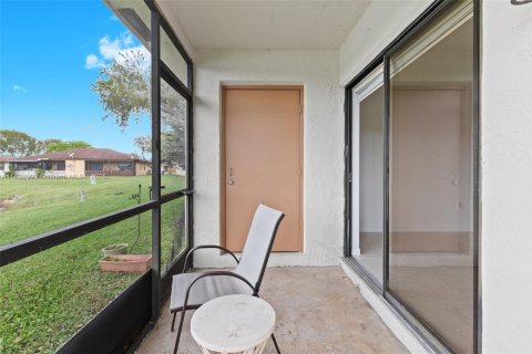 House in Sunrise, Florida 3 bedrooms, 106.28 sq.m. № 1825883 - photo 22