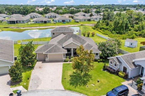 House in Lakeland, Florida 5 bedrooms, 335.38 sq.m. № 1835830 - photo 3