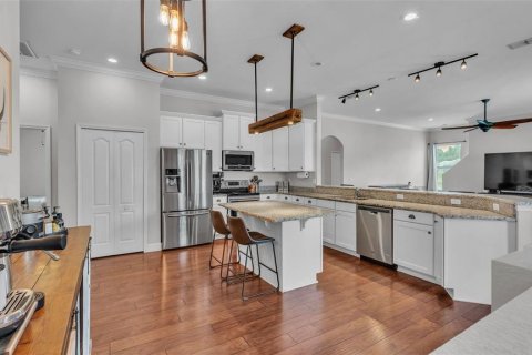 House in Lakeland, Florida 5 bedrooms, 335.38 sq.m. № 1835830 - photo 25