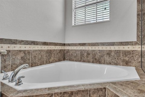 House in Lakeland, Florida 5 bedrooms, 335.38 sq.m. № 1835830 - photo 22