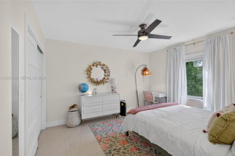 House in Miami, Florida 5 bedrooms, 205.59 sq.m. № 2189436 - photo 19