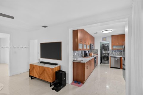 House in Miami, Florida 5 bedrooms, 205.59 sq.m. № 2189436 - photo 7