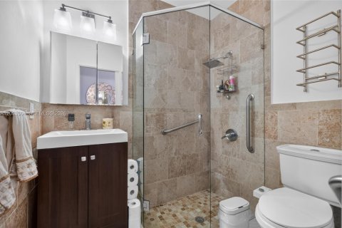 House in Miami, Florida 5 bedrooms, 205.59 sq.m. № 2189436 - photo 21