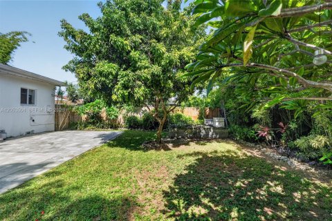 House in Miami, Florida 5 bedrooms, 205.59 sq.m. № 2189436 - photo 29