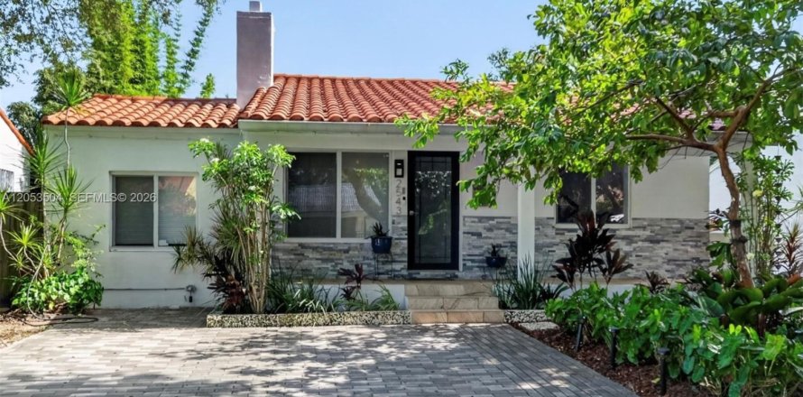 House in Miami, Florida 5 bedrooms, 205.59 sq.m. № 2189436