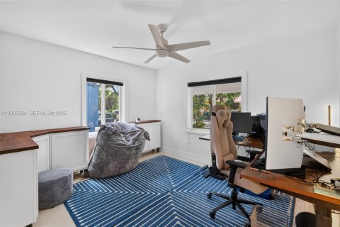 House in Miami, Florida 5 bedrooms, 205.59 sq.m. № 2189436 - photo 26