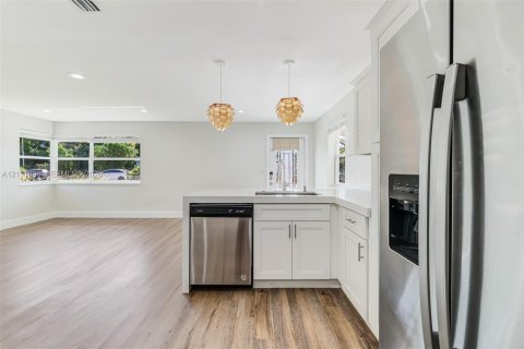 Casa en venta en West Palm Beach, Florida, 3 dormitorios, 107.21 m2 № 2432459 - foto 6