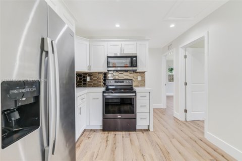Casa en venta en West Palm Beach, Florida, 3 dormitorios, 107.21 m2 № 2432459 - foto 5
