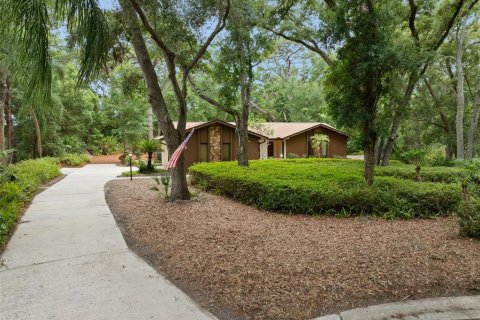House in Dunedin, Florida 4 bedrooms, 227.05 sq.m. № 2223427