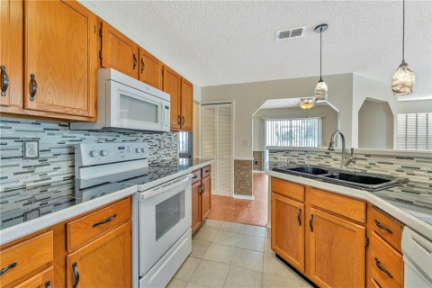Condo in Casselberry, Florida, 2 bedrooms  № 1743229 - photo 17