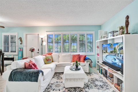 Купить кондоминиум в Помпано-Бич, Флорида 2 спальни, 106.84м2, № 2007067 - фото 2