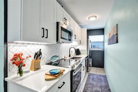 Купить кондоминиум в Помпано-Бич, Флорида 2 спальни, 106.84м2, № 2007067 - фото 4