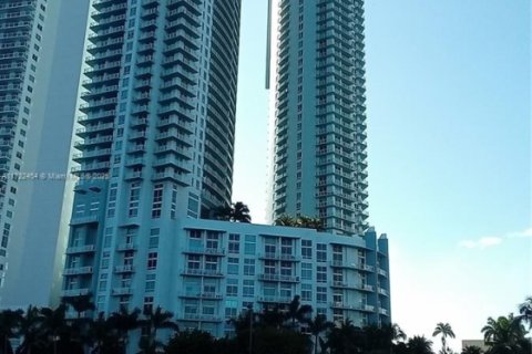 Condominio en venta en Miami, Florida, 2 dormitorios, 107.95 m2 № 1727961 - foto 2