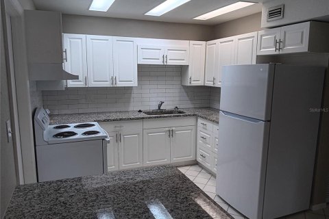 Townhouse in Sarasota, Florida 3 bedrooms, 116.13 sq.m. № 2383791 - photo 2
