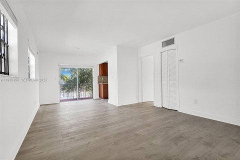 Снять в аренду квартиру в Майами, Флорида 1 спальня, 92.9м2, № 1989197 - фото 4