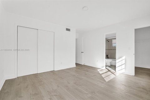 Снять в аренду квартиру в Майами, Флорида 1 спальня, 92.9м2, № 1989197 - фото 17