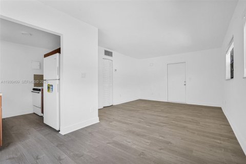 Снять в аренду квартиру в Майами, Флорида 1 спальня, 92.9м2, № 1989197 - фото 25