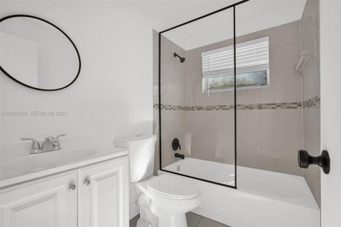 Снять в аренду квартиру в Майами, Флорида 1 спальня, 92.9м2, № 1989197 - фото 1