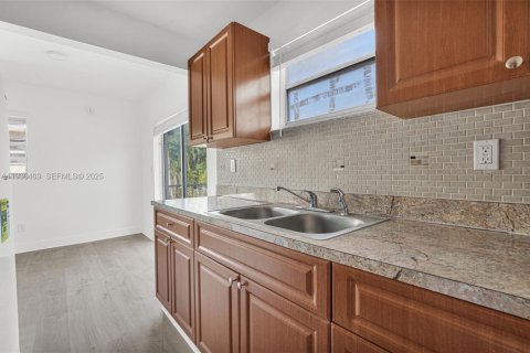 Снять в аренду квартиру в Майами, Флорида 1 спальня, 92.9м2, № 1989197 - фото 11