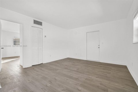 Снять в аренду квартиру в Майами, Флорида 1 спальня, 92.9м2, № 1989197 - фото 7