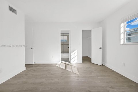 Снять в аренду квартиру в Майами, Флорида 1 спальня, 92.9м2, № 1989197 - фото 15