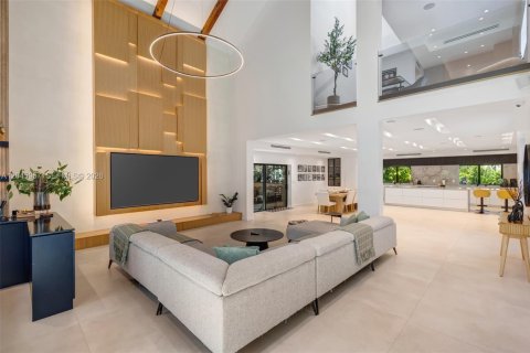 House in Miami, Florida 6 bedrooms, 417.6 sq.m. № 2288717