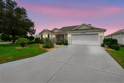 House in The Villages, Florida 3 bedrooms, 179.02 sq.m. № 2349366