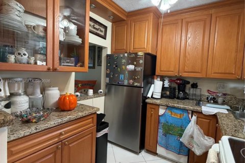 Купить кондоминиум в Санрайз, Флорида 1 спальня, 57.6м2, № 1997188 - фото 2