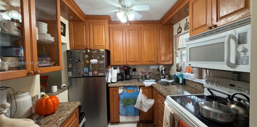 Кондоминиум с 1 спальней в Санрайз, Флорида № 1997188