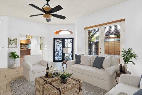 House in Cutler Bay, Florida 4 bedrooms, 191.1 sq.m. № 1742333 - photo 10
