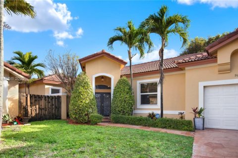 House in Cutler Bay, Florida 4 bedrooms, 191.1 sq.m. № 1742333 - photo 2