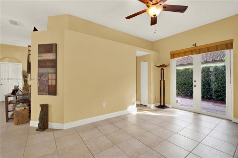 House in Cutler Bay, Florida 4 bedrooms, 191.1 sq.m. № 1742333 - photo 15