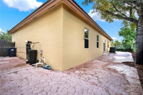 House in Cutler Bay, Florida 4 bedrooms, 191.1 sq.m. № 1742333 - photo 20