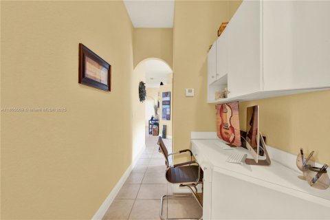House in Cutler Bay, Florida 4 bedrooms, 191.1 sq.m. № 1742333 - photo 12